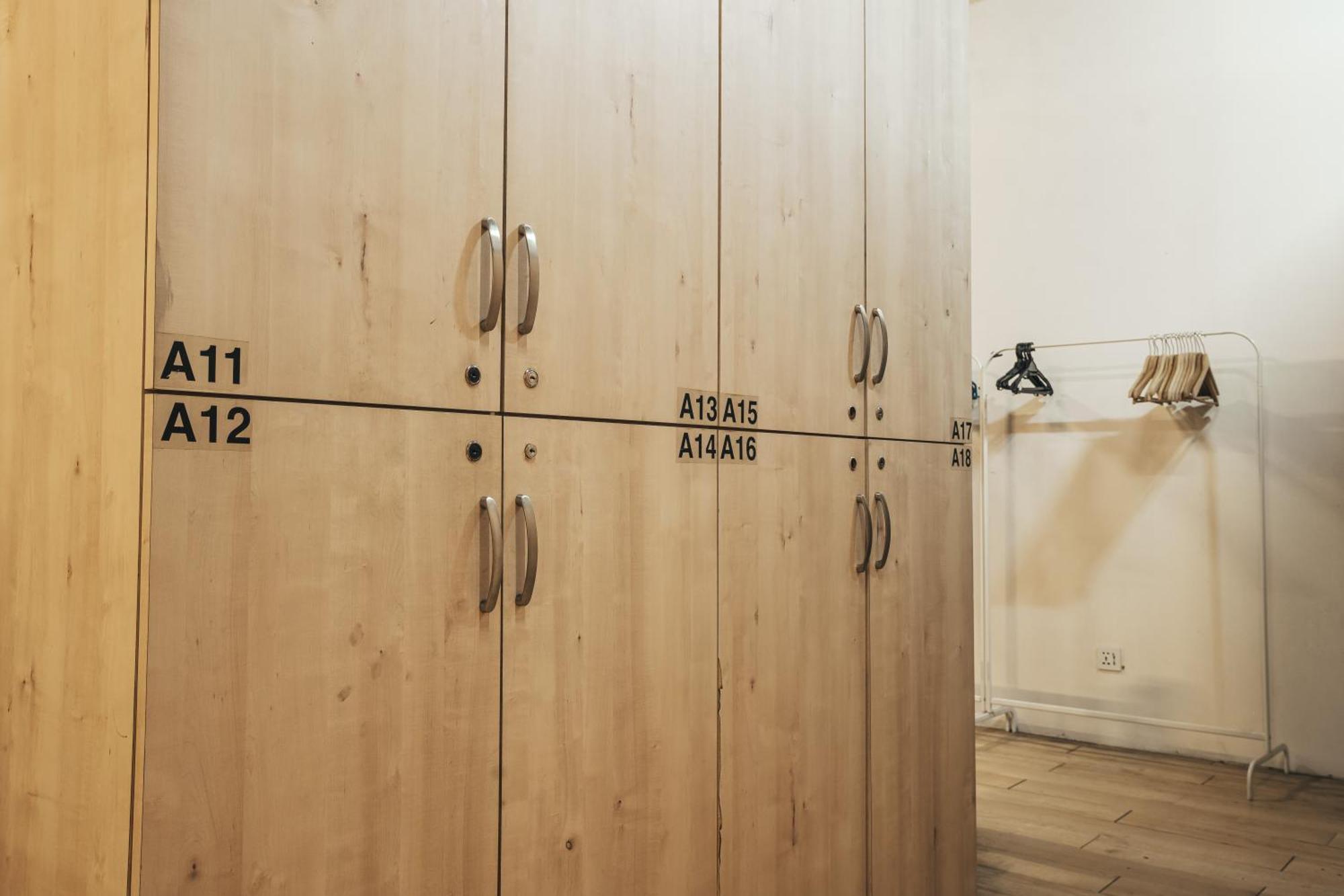 Capsule hotel De Cafe &